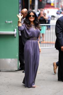 Salma Hayek feet photo thumbnail