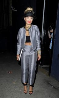 Rita Ora feet photo thumbnail
