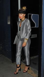 Rita Ora feet photo thumbnail