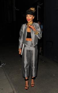 Rita Ora feet photo thumbnail