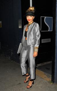 Rita Ora feet photo thumbnail