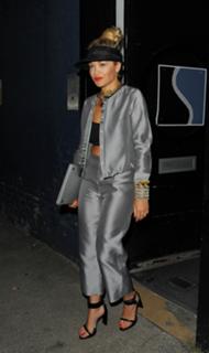 Rita Ora feet photo thumbnail