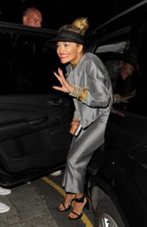 Rita Ora feet photo thumbnail