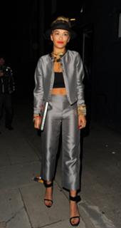 Rita Ora feet photo thumbnail