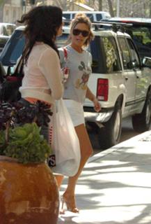 Victoria Beckham feet photo thumbnail