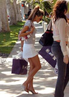 Victoria Beckham feet photo thumbnail
