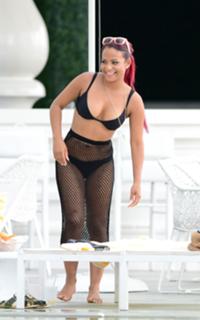 Christina Milian feet photo thumbnail