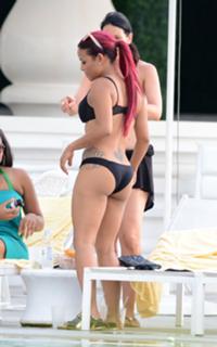 Christina Milian feet photo thumbnail