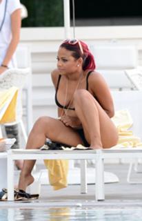 Christina Milian feet photo thumbnail