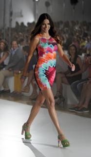 Adriana Lima feet photo thumbnail