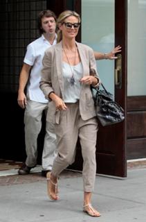 Heidi Klum feet photo thumbnail