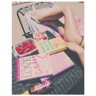 Pia Mia feet photo thumbnail