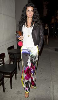Angie Harmon feet photo thumbnail