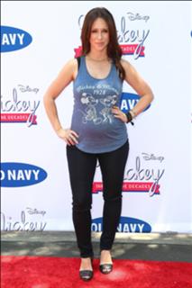 Jennifer Love Hewitt feet photo thumbnail