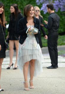 Rachel Bilson feet photo thumbnail