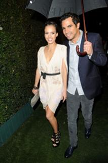 Jessica Alba feet photo thumbnail