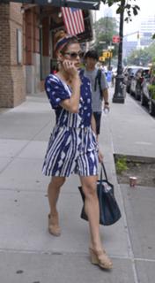 Eva Mendes feet photo thumbnail