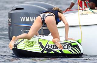 Cara Delevingne feet photo thumbnail