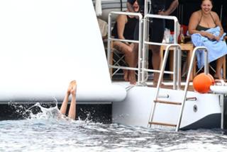 Cara Delevingne feet photo thumbnail