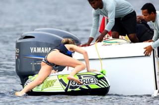 Cara Delevingne feet photo thumbnail