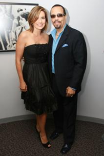 Mariska Hargitay feet photo thumbnail