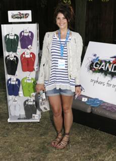 Gemma Arterton feet photo thumbnail
