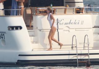 Uma Thurman feet photo thumbnail