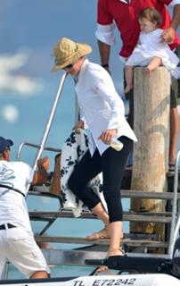 Uma Thurman feet photo thumbnail