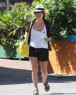 Selma Blair feet photo thumbnail