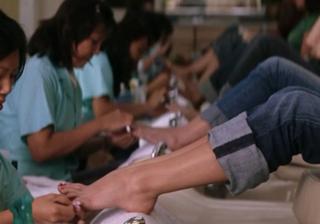 Scarlett Johansson feet photo thumbnail
