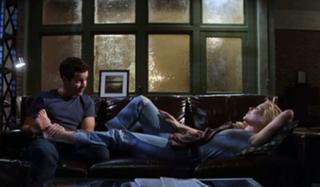 Scarlett Johansson feet photo thumbnail