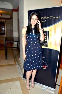 Kareena Kapoor feet photo thumbnail