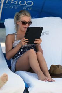 Julianne Hough feet photo thumbnail