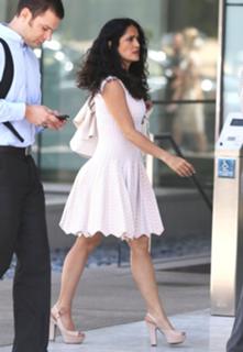 Salma Hayek feet photo thumbnail