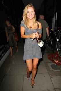 Kimberley Garner feet photo thumbnail