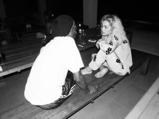 Rita Ora feet photo thumbnail