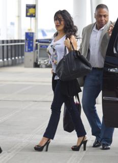 Salma Hayek feet photo thumbnail