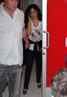 Salma Hayek feet photo thumbnail