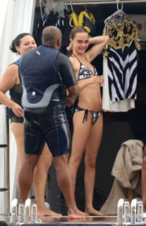 Cara Delevingne feet photo thumbnail