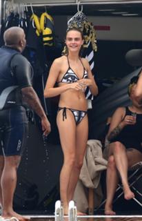 Cara Delevingne feet photo thumbnail