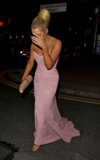 Helen Flanagan feet photo thumbnail