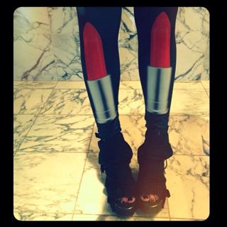 Katherine von Drachenberg feet photo thumbnail
