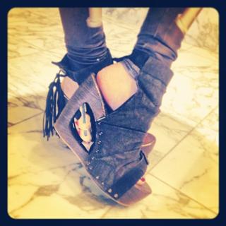 Katherine von Drachenberg feet photo thumbnail