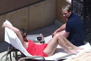 Elizabeth Hurley feet photo thumbnail