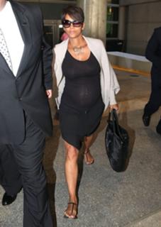 Halle Berry feet photo thumbnail