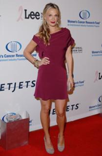 Molly Sims feet photo thumbnail