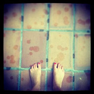 Blanca Suárez feet photo thumbnail