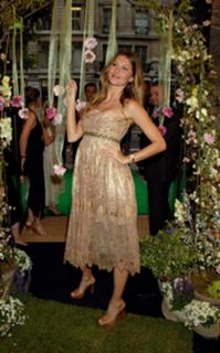 Gisele Bündchen feet photo thumbnail