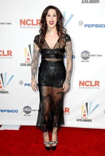Katherine von Drachenberg feet photo thumbnail