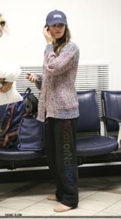 Rachel Bilson feet photo thumbnail